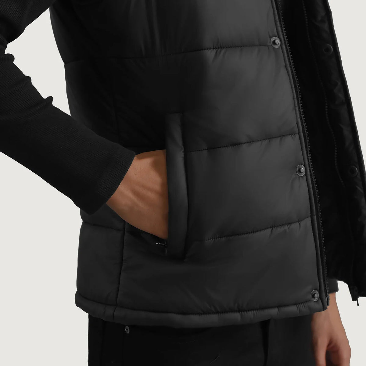 Vista interna Showing Quilted Viscose Lining &amp; Dual Inside Utility Storage Pockets