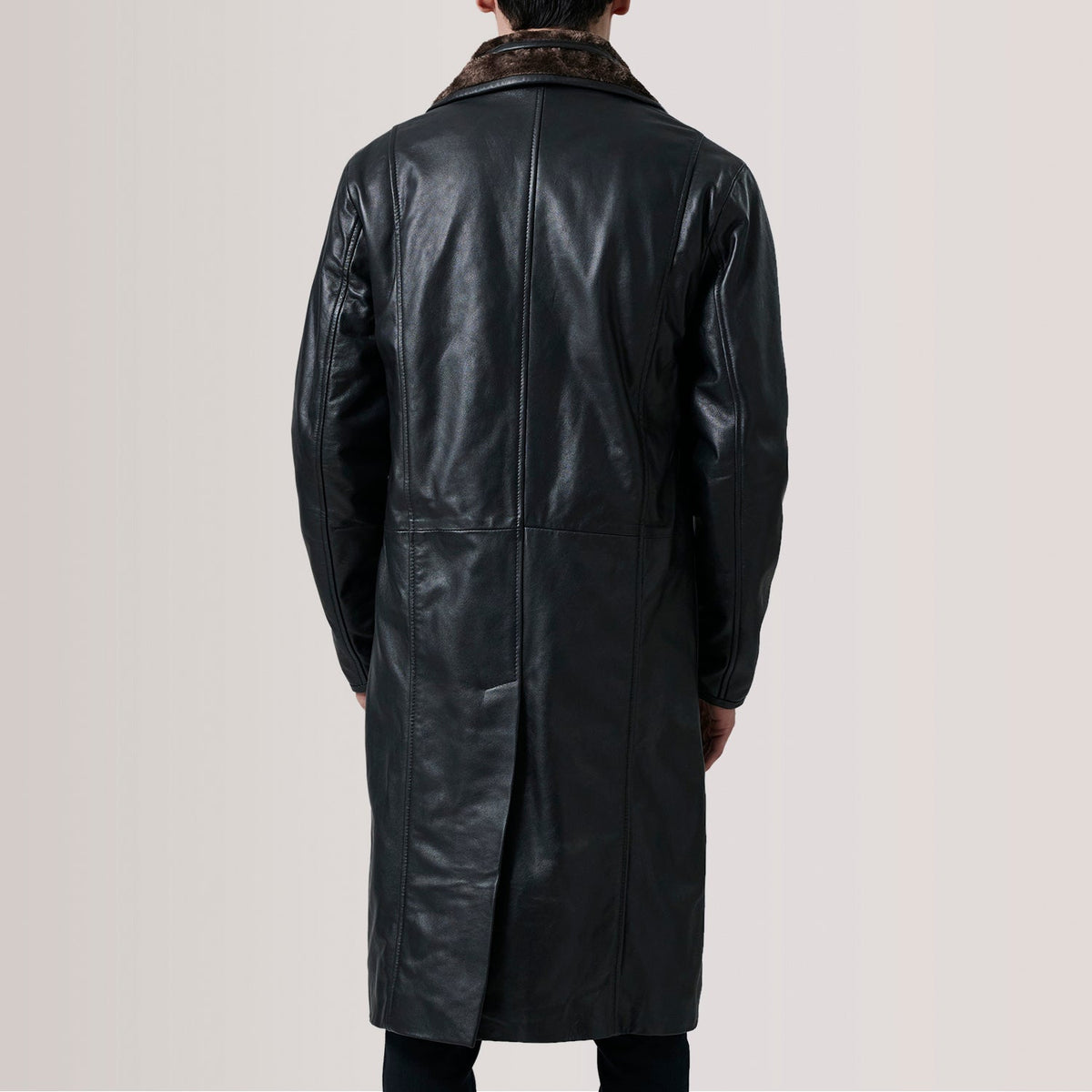Dettaglio ravvicinato of Notch &amp; Button Hardware on Cai Nero Leather Shearling Cappotto in Pelle da Uomo For Men
