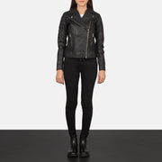 
Carolyn Quilted Black Biker Jacket - Vista laterale che mostra il taglio ergonomico delle maniche