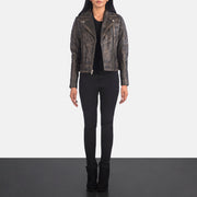 
Carolyn Quilted Distressed Brown Biker Jacket - Vista laterale che mostra il taglio ergonomico delle maniche