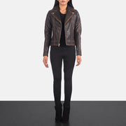 
Carolyn Quilted Vintage Brown Biker Jacket - Vista laterale che mostra il taglio ergonomico delle maniche