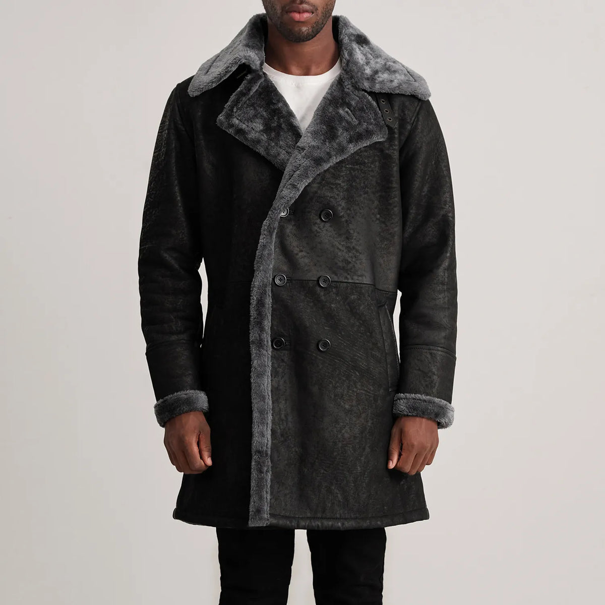 Dettaglio ravvicinato of Notch &amp; Button Hardware on Charles Brown Suede Leather Shearling Double-Breasted Coat