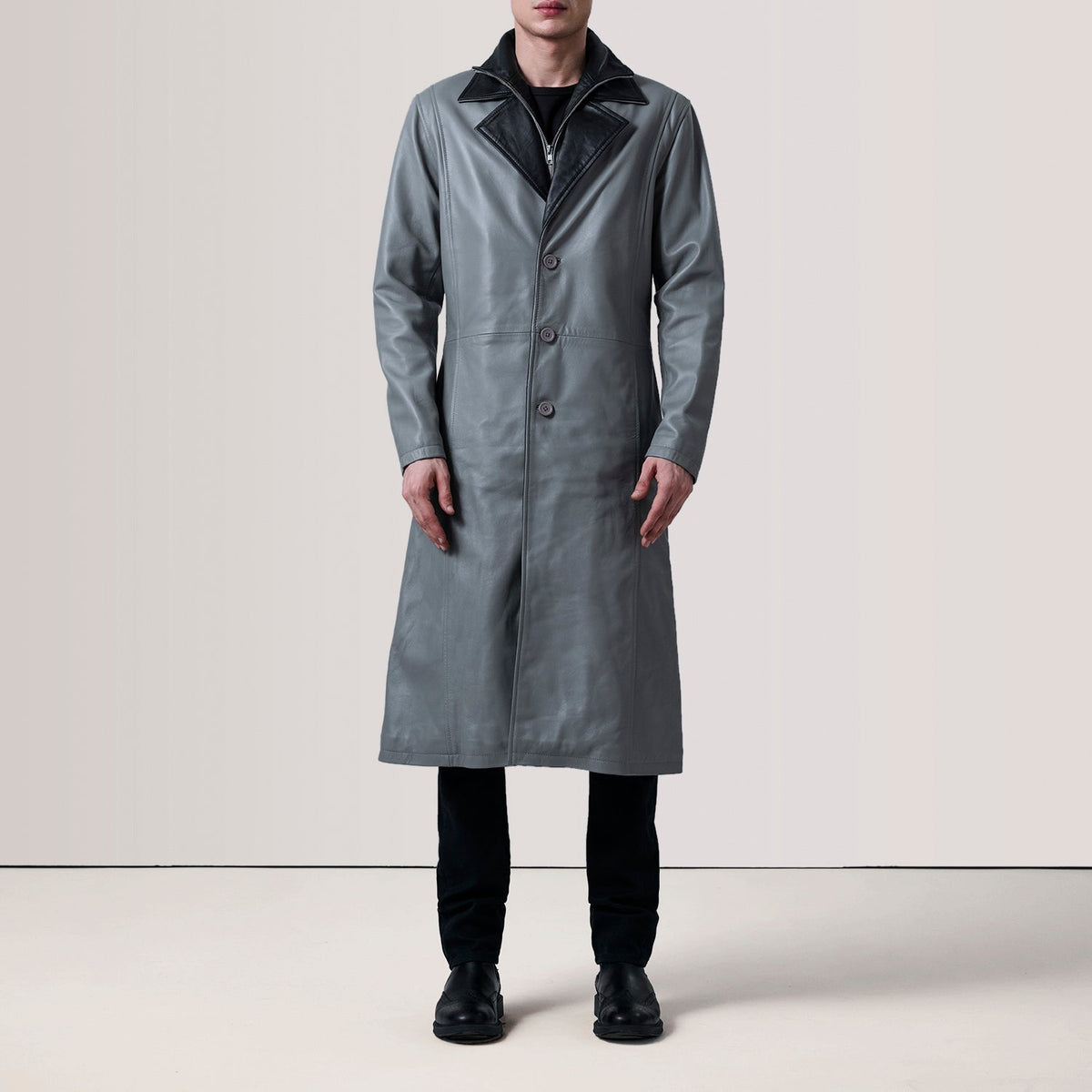 
Grey Sheepskin leather Coat - Vista posteriore con spalle definite e orlo pulito
