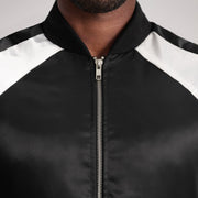 Vista interna Showing Quilted Polyester Lining &amp; Dual Inside Utility Storage Pockets