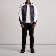 Dettaglio ravvicinato of Varsity &amp; Zipper Hardware on Clarke Blu Varsity Giacca in Pelle da Uomo