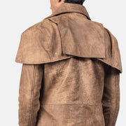 Dettaglio ravvicinato of Classic Collar &amp; Heavy-Duty Zipper Hardware on Men's Classic Marrone Leather Duster da Uomo