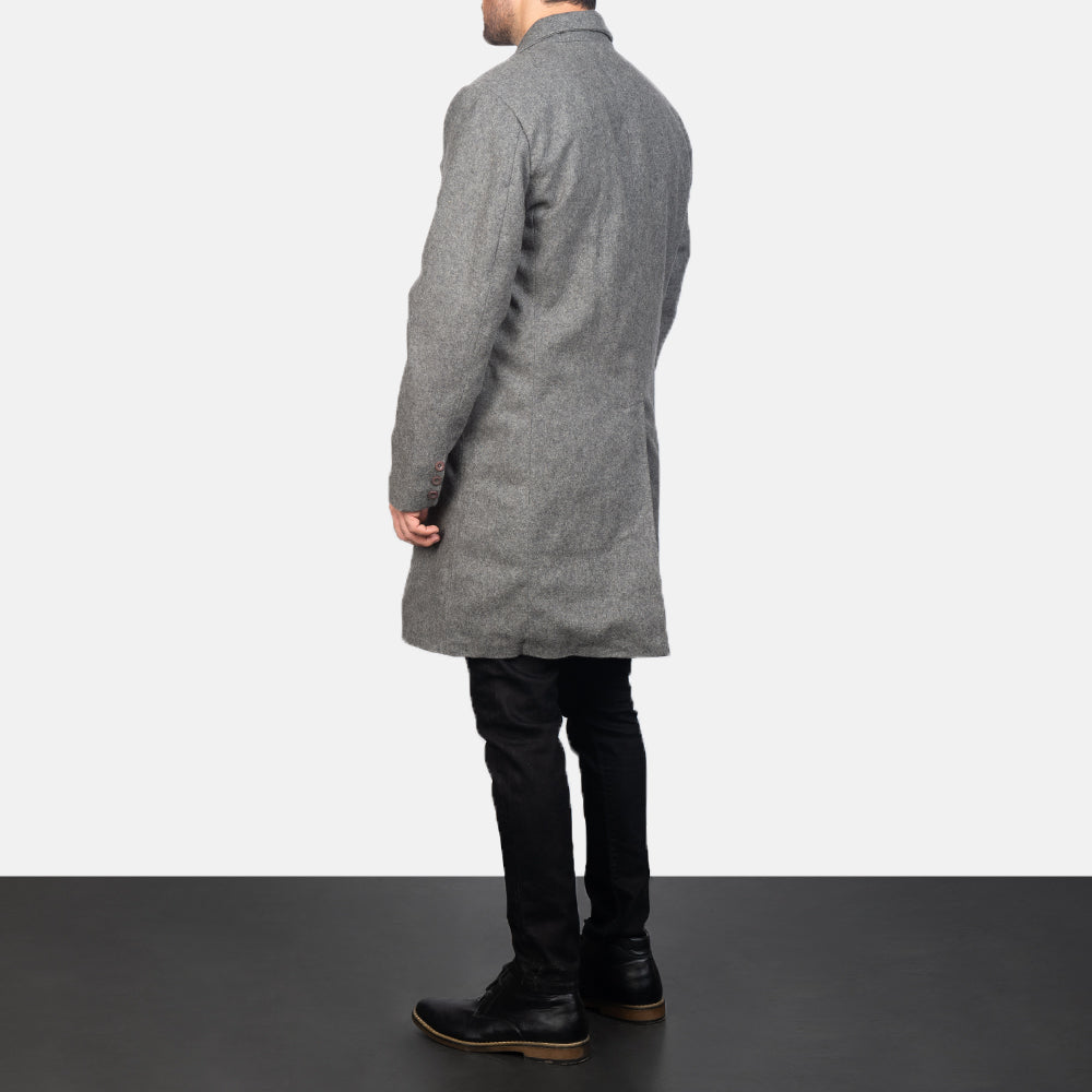 Dettaglio ravvicinato of Notch &amp; Button Hardware on Men's Claud Grey Wool Double Breasted Coat