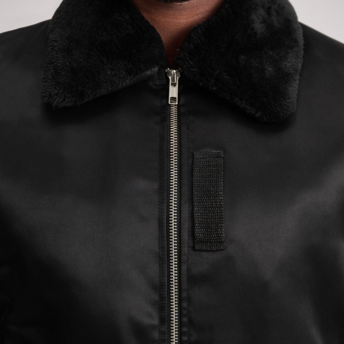 Vista interna Showing Quilted Polyester Lining &amp; Dual Inside Utility Storage Pockets