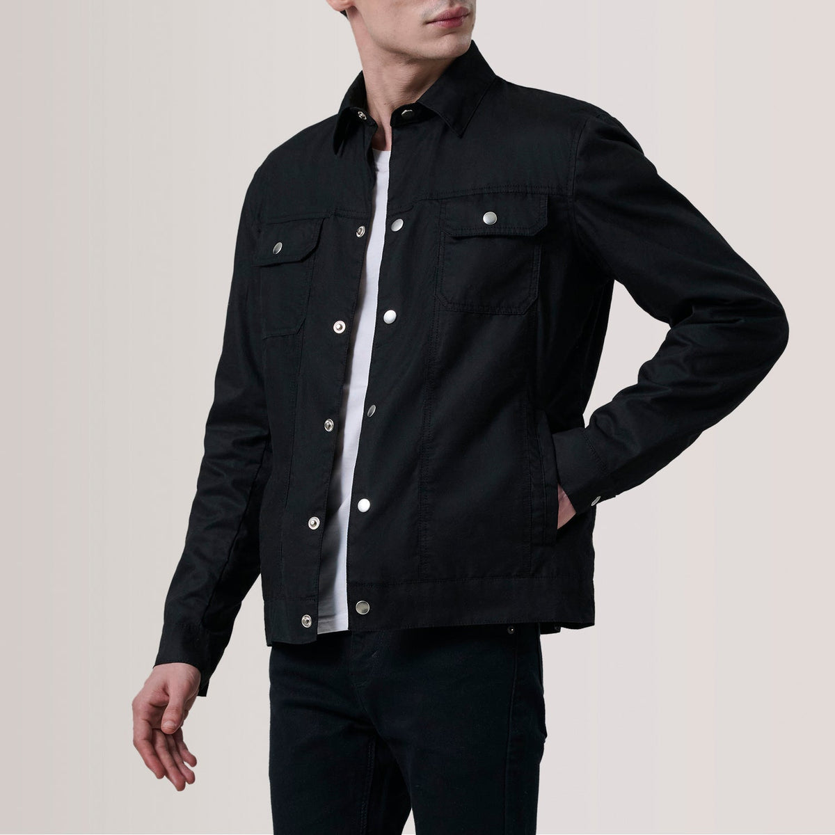
Colberto Nero Waxed Canvas Trucker Giacca in Pelle da Uomo For Men - Vista laterale che mostra il taglio ergonomico delle maniche