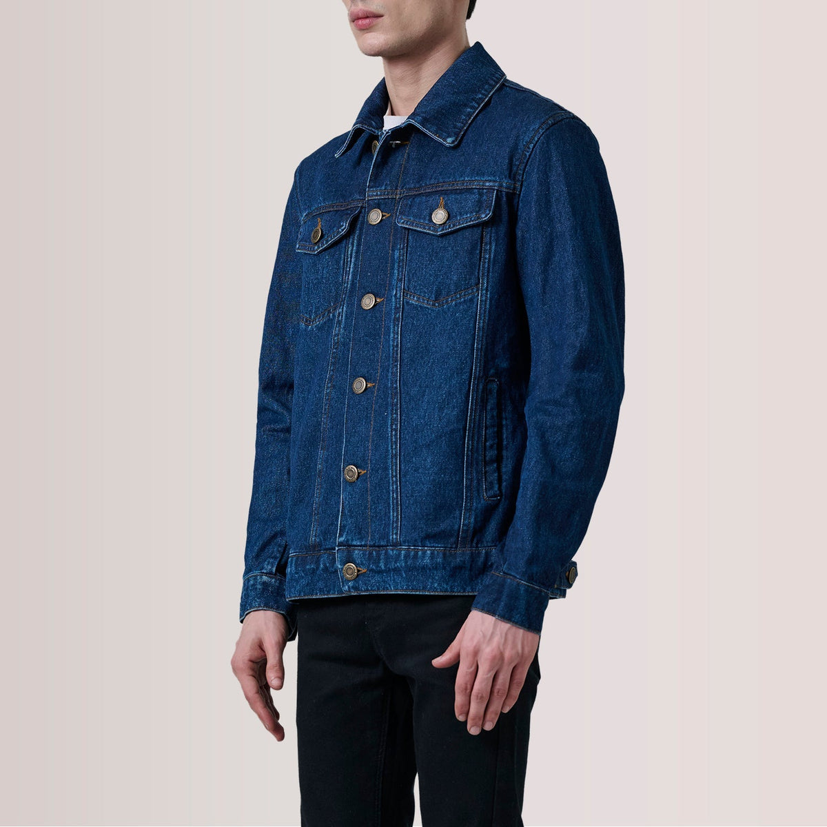 Conard Dark Blu Denim Trucker Giacca in Pelle da Uomo For Men - Lateral Side Profile View Showing Sleeve Cut &amp; Athletic Taper Fit