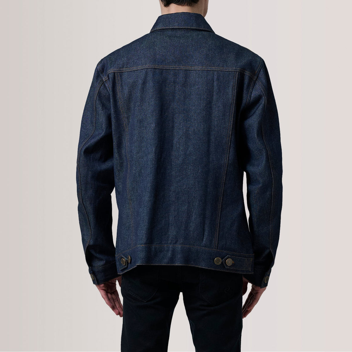 Dettaglio ravvicinato of Classic Collar &amp; Heavy-Duty Zipper Hardware on Conard Ash Grey Denim Trucker Jacket For Men