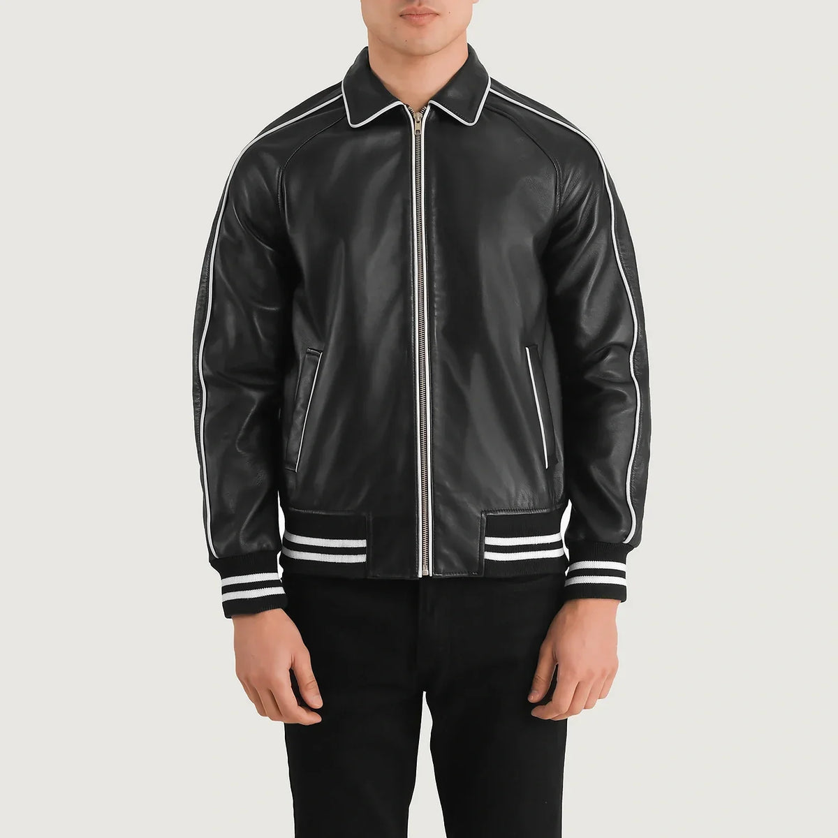 Dettaglio ravvicinato of Shirt collar &amp; Zipper Hardware on Cooper Nero Leather Varsity Giacca in Pelle da Uomo