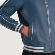 Vista interna Showing Quilted Polyester Lining &amp; Dual Inside Utility Storage Pockets