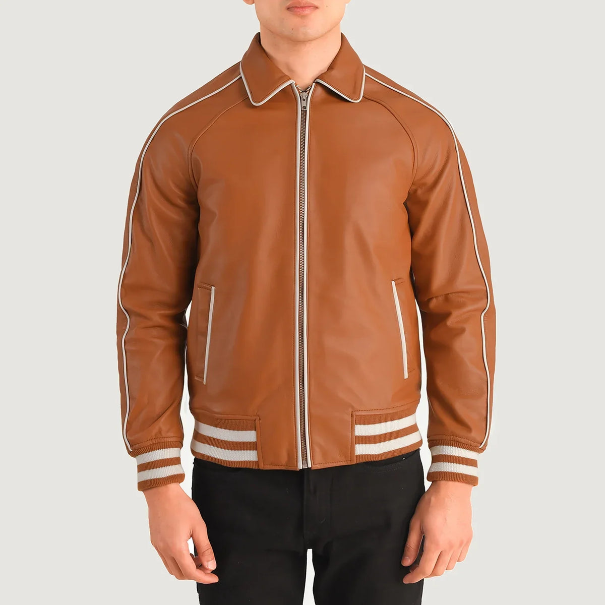 Dettaglio ravvicinato of Shirt collar &amp; Zipper Hardware on Cooper Cuoio Marrone Leather Varsity Giacca in Pelle da Uomo