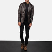 Daron Marrone Blazer in Pelle in Pelle da Uomo - Lateral Side Profile View Showing Sleeve Cut &amp; Athletic Taper Fit