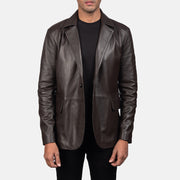 Dettaglio ravvicinato of Notch &amp; Button Hardware on Daron Marrone Blazer in Pelle in Pelle da Uomo