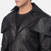 Dettaglio ravvicinato of Classic Collar &amp; Buttons + Belt Hardware on Men's Deux Nero Leather Duster da Uomo