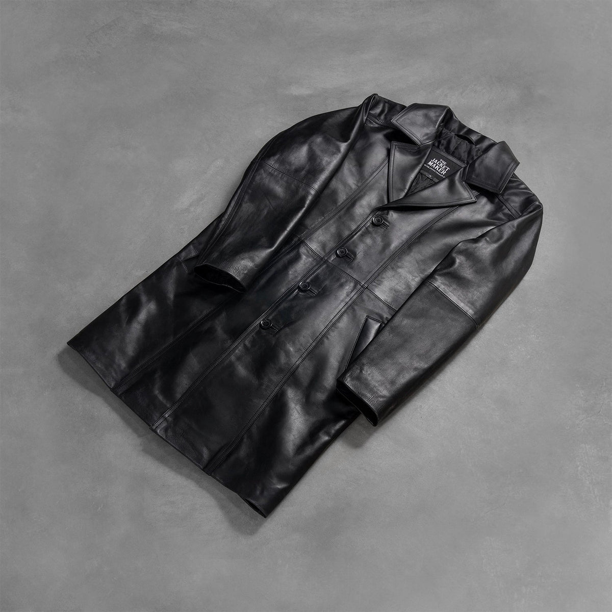 Styled Fit Perspective of Men's Don Long Nero Cappotto in Pelle da Uomo on Model - Natural Daylight Drape