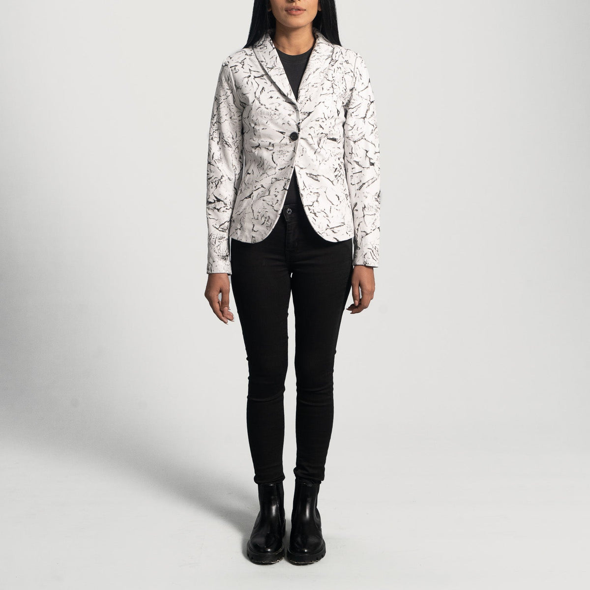 Dettaglio ravvicinato of Notch &amp; Button Hardware on Women's Donna Blake Bianco Blazer in Pelle in Pelle da Donna