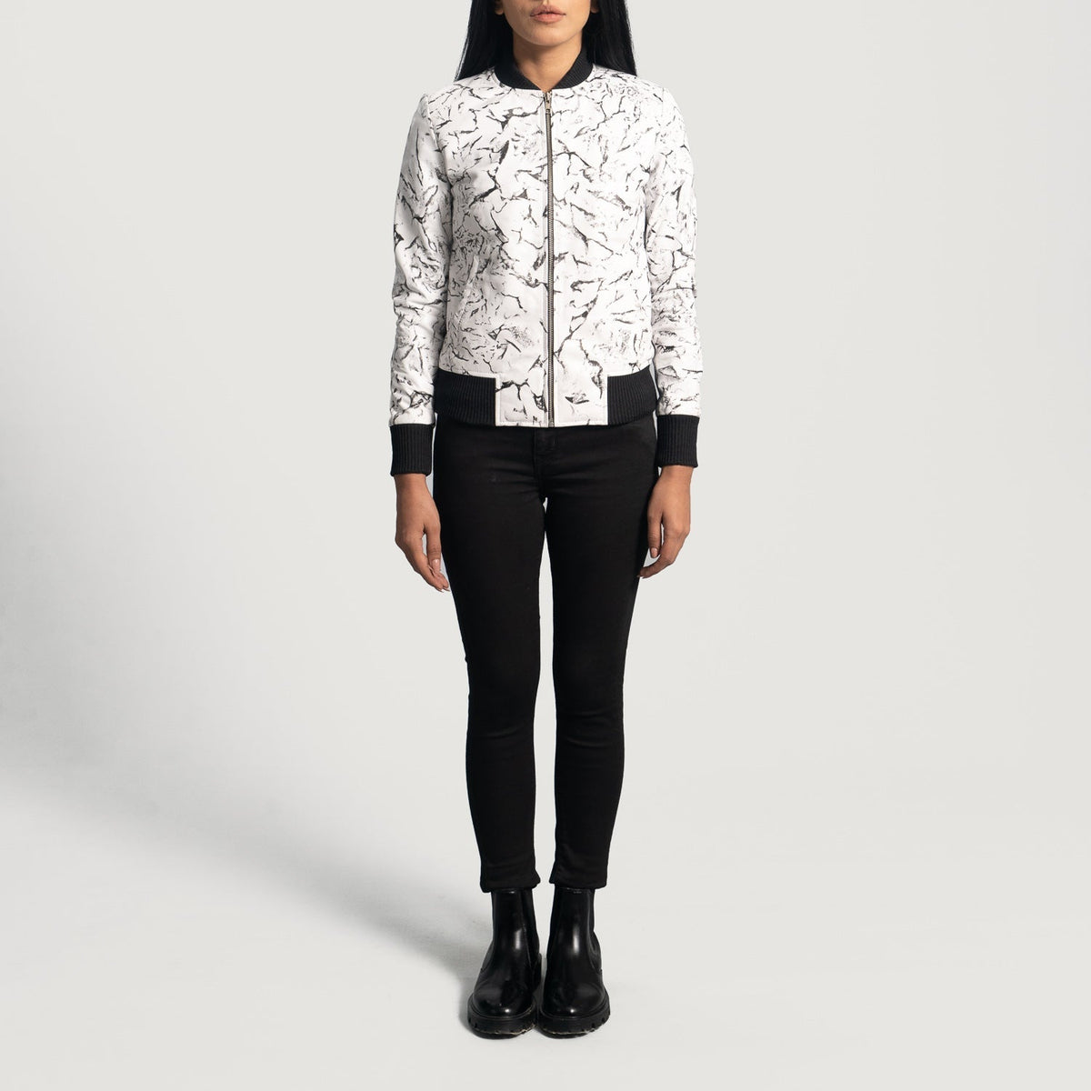 Dettaglio ravvicinato of Varsity &amp; Zipper Hardware on Women's Donna Blake Bianco Bomber in Pelle da Donna