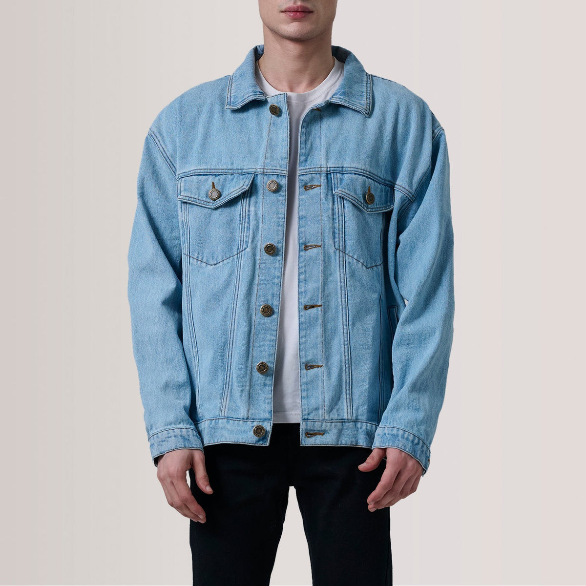 Eddie Light Blu Oversized Denim Trucker Giacca in Pelle da Uomo For Men in Light Blue Full-Grain Leather - Vista frontale e linea su misura | Acquista online