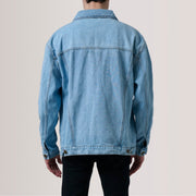 Dettaglio ravvicinato of Classic Collar &amp; Heavy-Duty Zipper Hardware on Eddie Light Blu Oversized Denim Trucker Giacca in Pelle da Uomo For Men