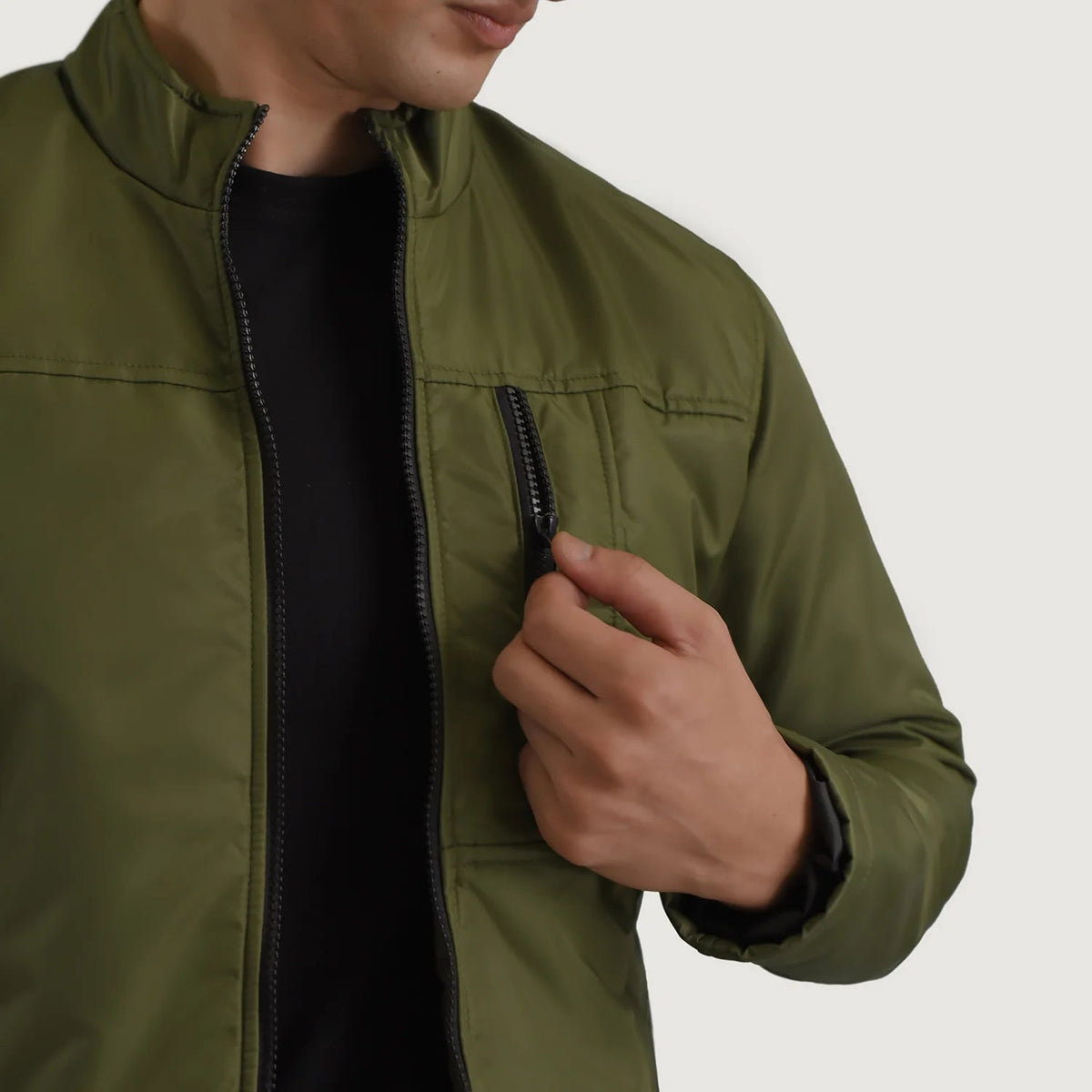 Vista interna Showing Quilted Viscose Lining &amp; Dual Inside Utility Storage Pockets