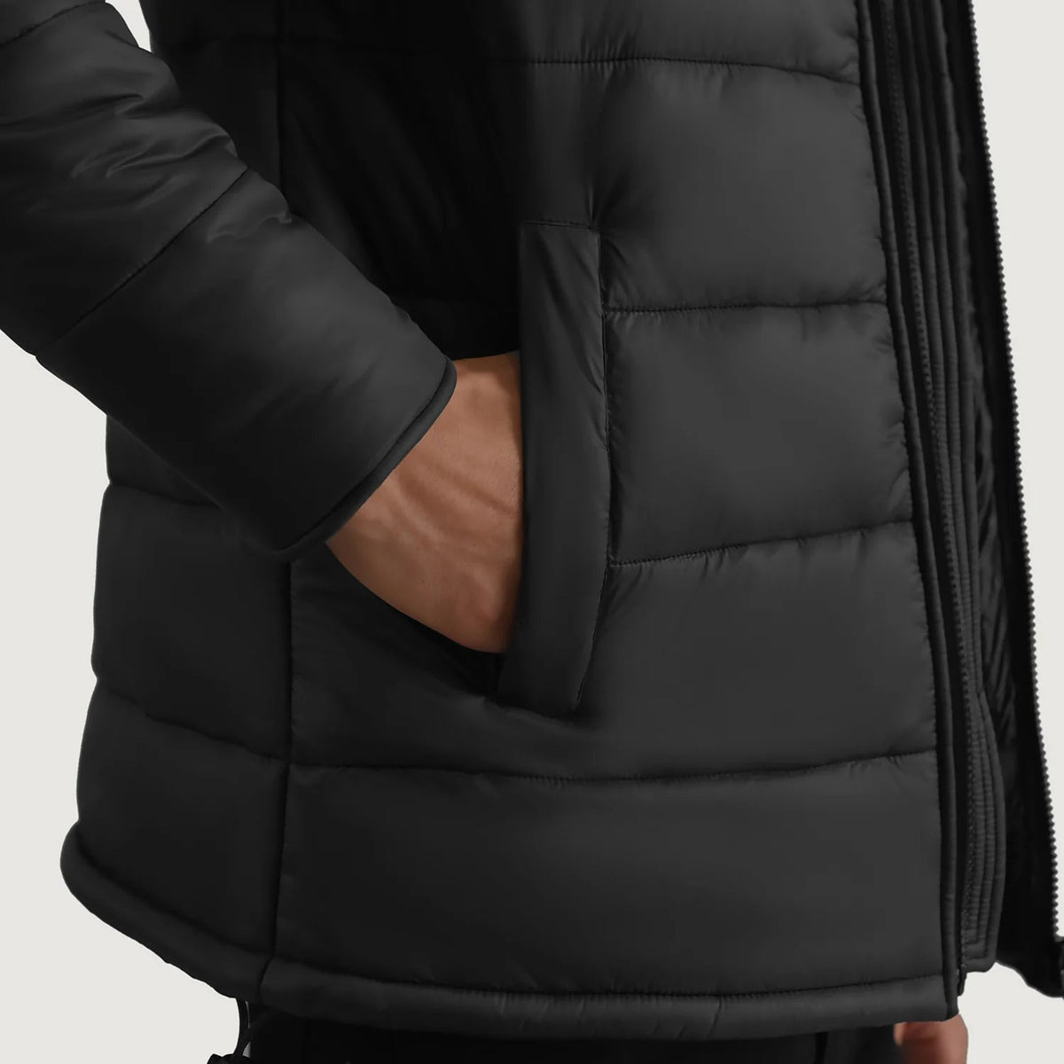 
Vista interna Showing Quilted Viscose Lining & Due tasche interne funzionali