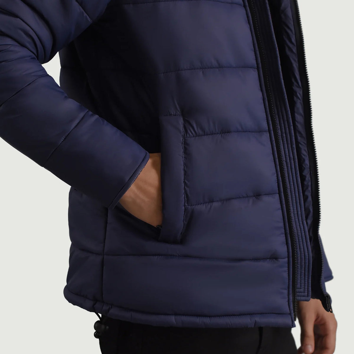 Vista interna Showing Quilted Viscose Lining &amp; Dual Inside Utility Storage Pockets