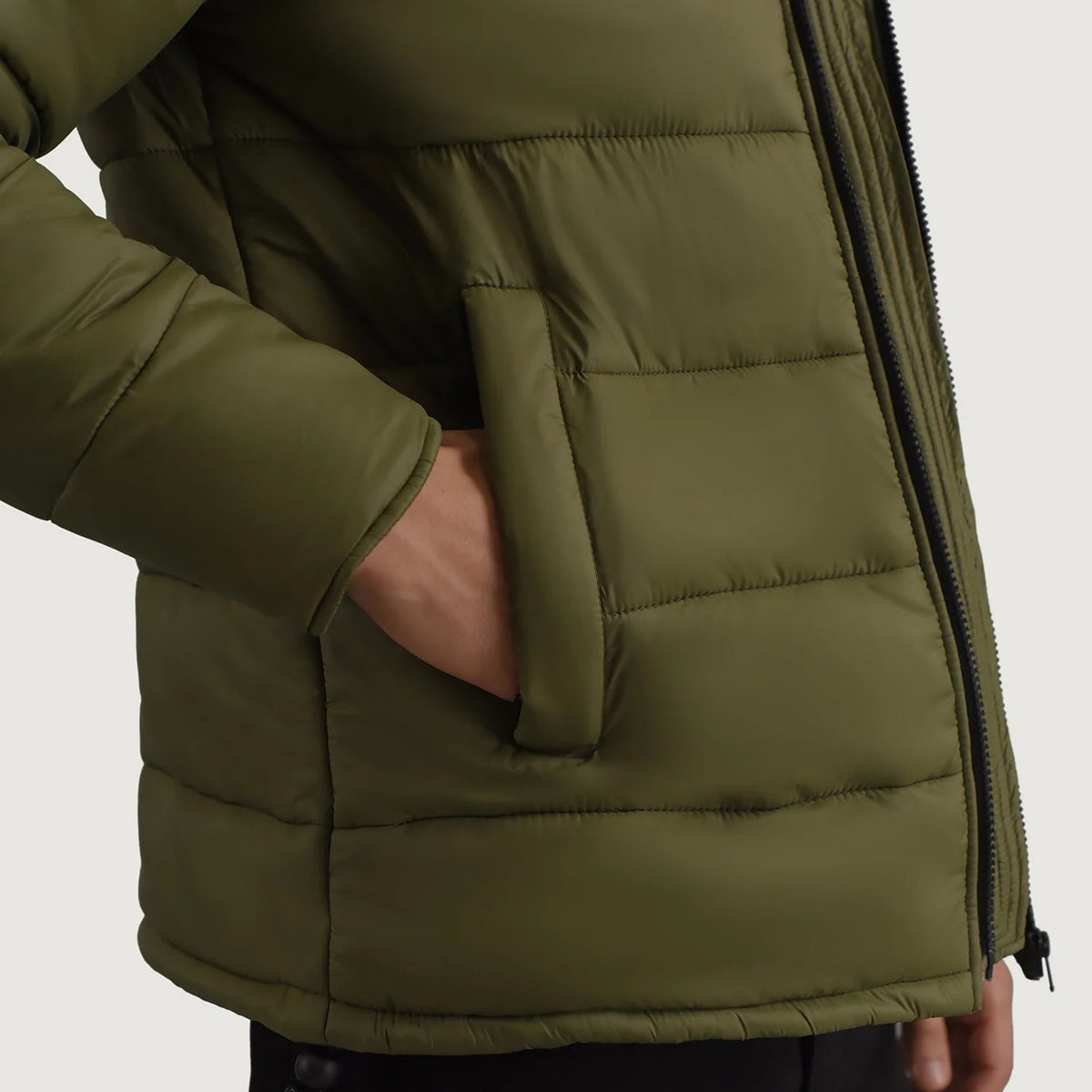 
Vista interna Showing Quilted Viscose Lining & Due tasche interne funzionali