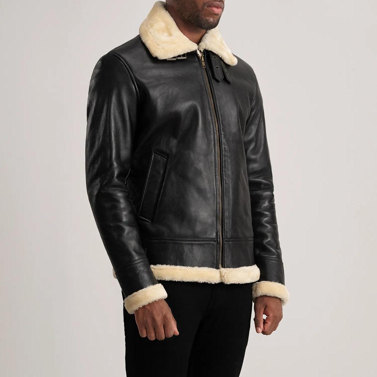 Black Sheepskin Leather Bomber Jacket - Vista posteriore Showing Tailored Shoulder Fit &amp; Clean Hemline
