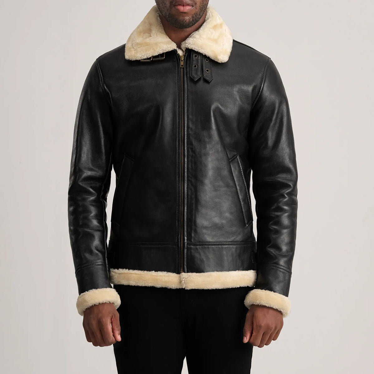 Dettaglio ravvicinato of Buckled Collar &amp; Zipper Hardware on Men's Francis B-3 Black Leather Bomber Jacket