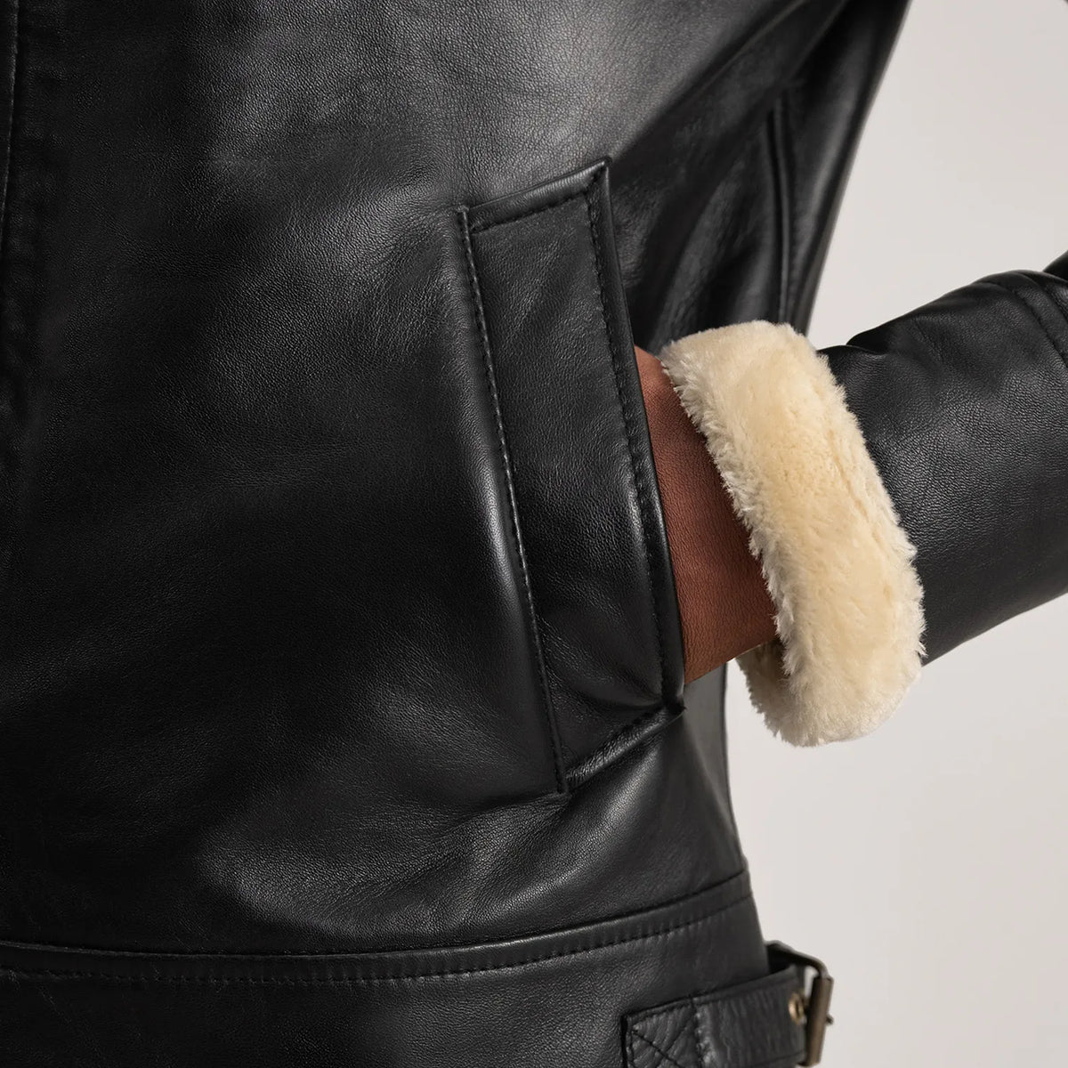 Vista interna Showing Quilted Viscose Lining &amp; Dual Inside Utility Storage Pockets