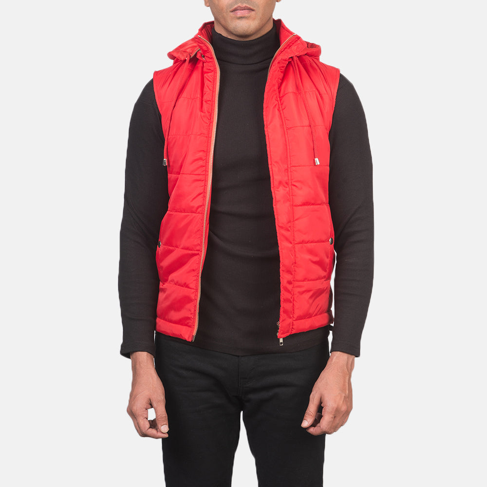 
Fuston Rosso Gilet imbottito con cappuccio da Uomo in Red Nylon - Vista frontale e silhouette sartoriale | Acquista online