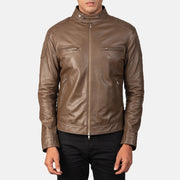 Dettaglio ravvicinato of Band with snap buttons &amp; Zipper Hardware on Gatsby Mocha Giacca Biker in Pelle da Uomo