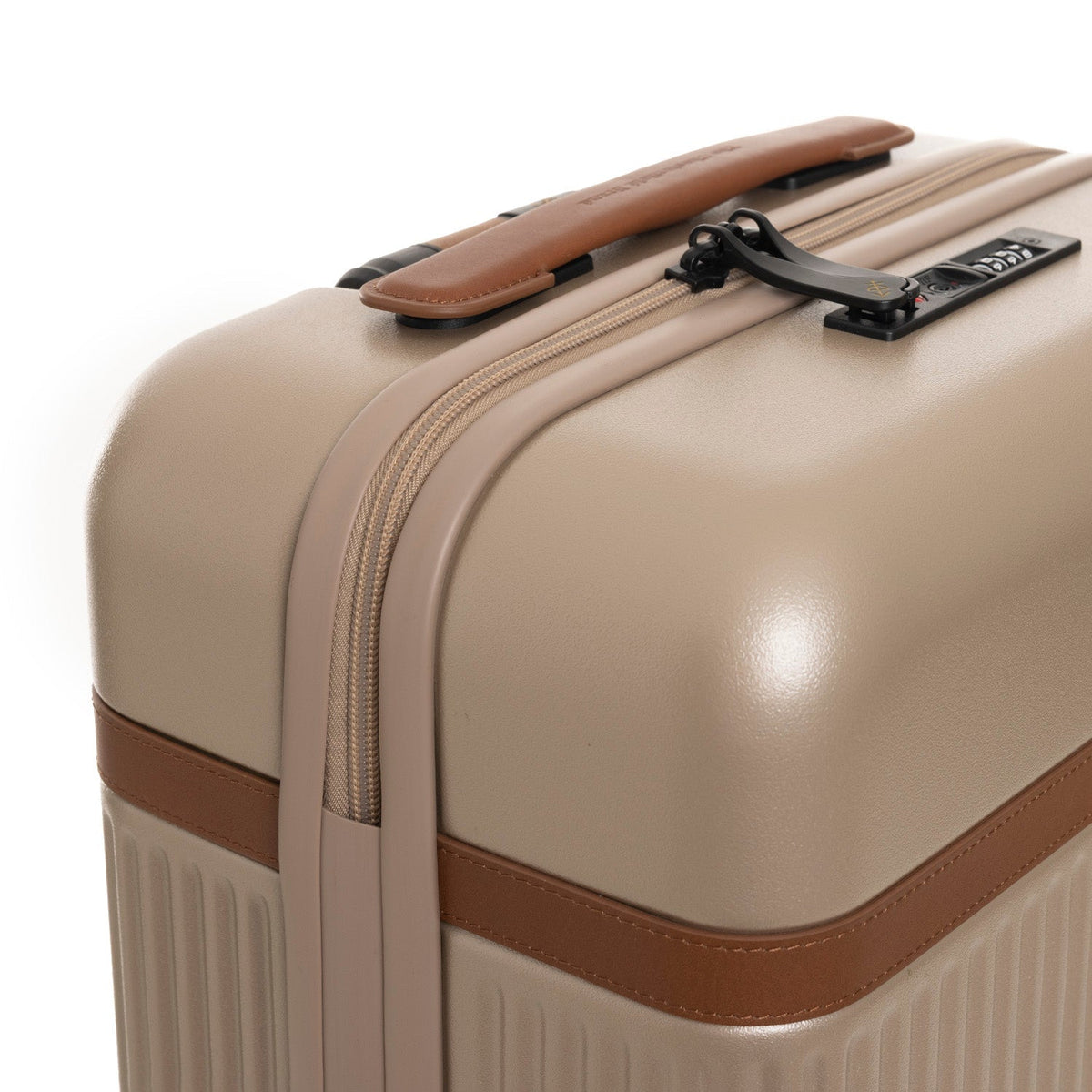 Styled Fit Perspective of Hand Luggage Suitcase Zuna da Donna on Model - Natural Daylight Drape