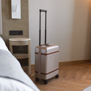 Hand Luggage Suitcase Zuna da Donna - Lateral Side Profile View Showing Sleeve Cut &amp; Athletic Taper Fit