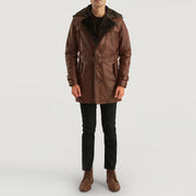 Dettaglio ravvicinato of Notch &amp; Button Hardware on Men's Hunter Effetto Usurato Marrone Fur Cappotto in Pelle da Uomo