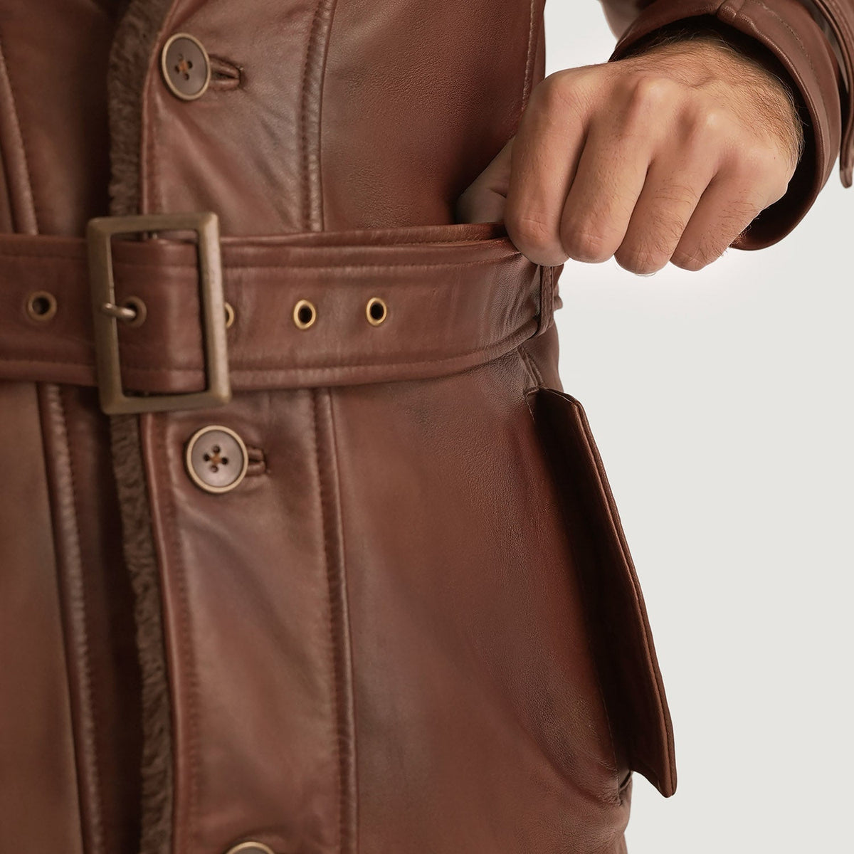 Vista interna Showing Fully faux fur lined &amp; Dual Inside Utility Storage Pockets