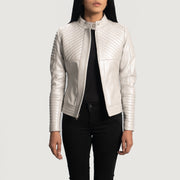 
Ice Maiden Silver Trapuntato Giacca Biker in Pelle da Donna - Vista laterale che mostra il taglio ergonomico delle maniche