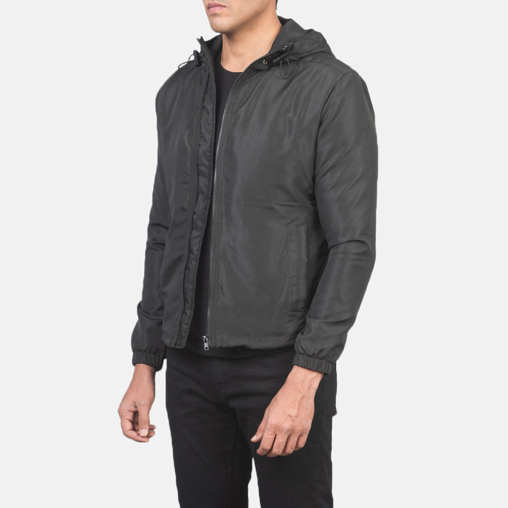 Black Polyester Hooded Jacket - Vista posteriore con spalle definite e orlo pulito