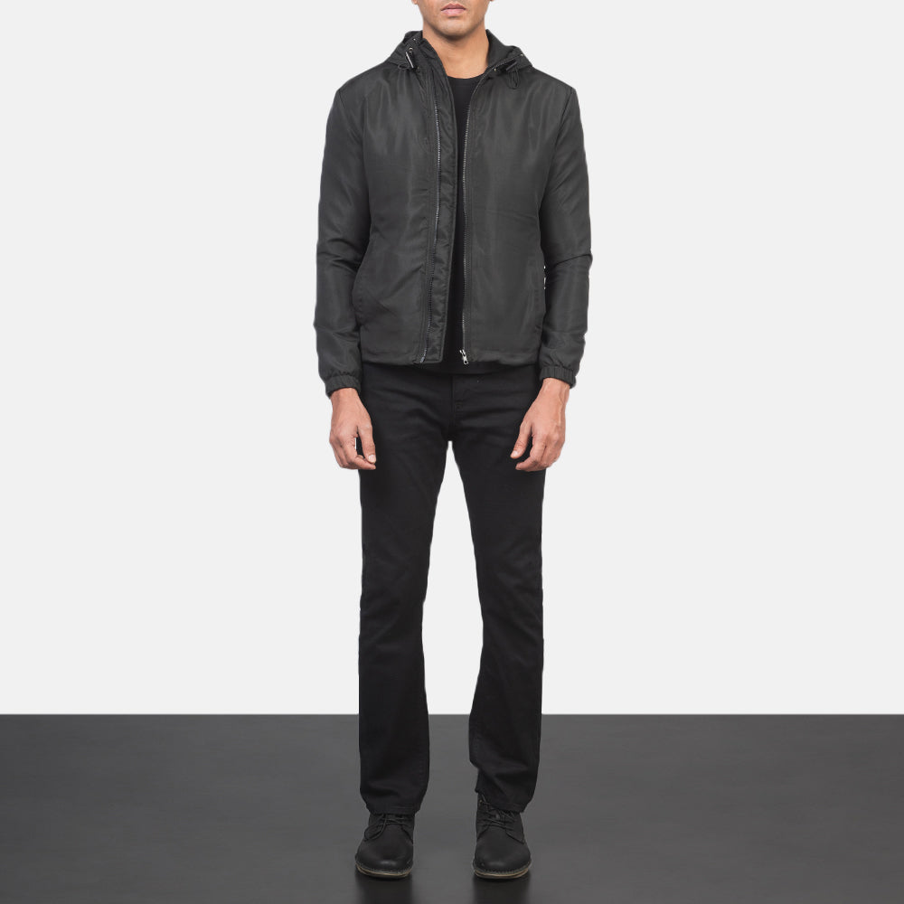 Jimmy Black Hooded Windbreaker Jacket - Vista laterale che mostra il taglio ergonomico delle maniche
