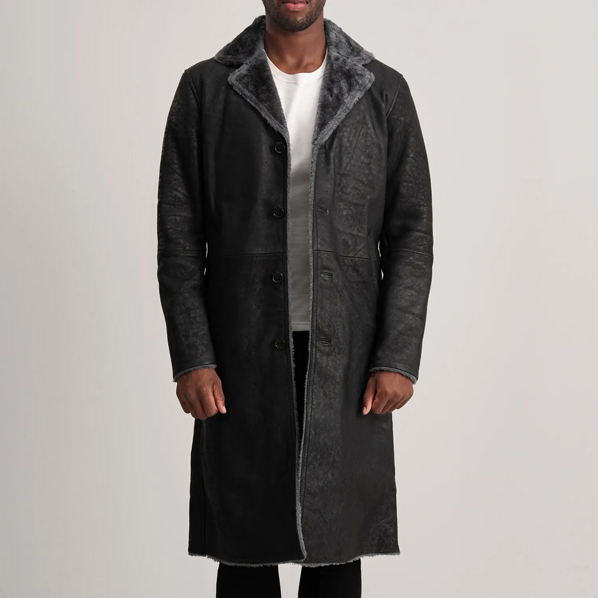 
Kolby Distressed Black Shearling Long Coat in Distressed Black Sheepskin Snuffed - Vista frontale e silhouette sartoriale | Acquista online