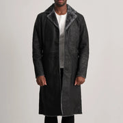 
Kolby Distressed Black Shearling Long Coat in Distressed Black Sheepskin Snuffed - Vista frontale e silhouette sartoriale | Acquista online