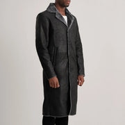 
Distressed Black Sheepskin Snuffed Aviator Jacket - Vista posteriore con spalle definite e orlo pulito