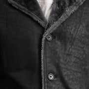 
Dettaglio ravvicinato of Notch & Button Hardware on Kolby Distressed Black Shearling Long Coat