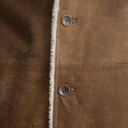 
Dettaglio ravvicinato of Notch & Button Hardware on Kolby Distressed Brown Shearling Long Coat