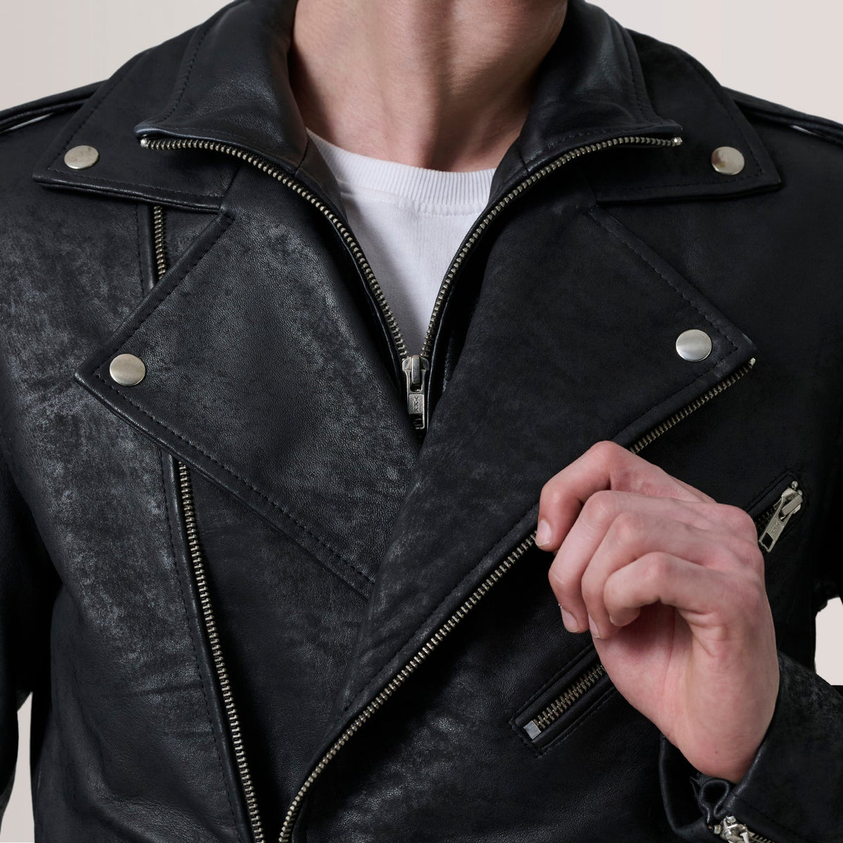 Vista interna Showing Quilted Polyester Lining &amp; Dual Inside Utility Storage Pockets