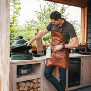 Classic 100% Full-Grain leather Goods - Vista posteriore Showing Tailored Shoulder Fit &amp; Clean Hemline