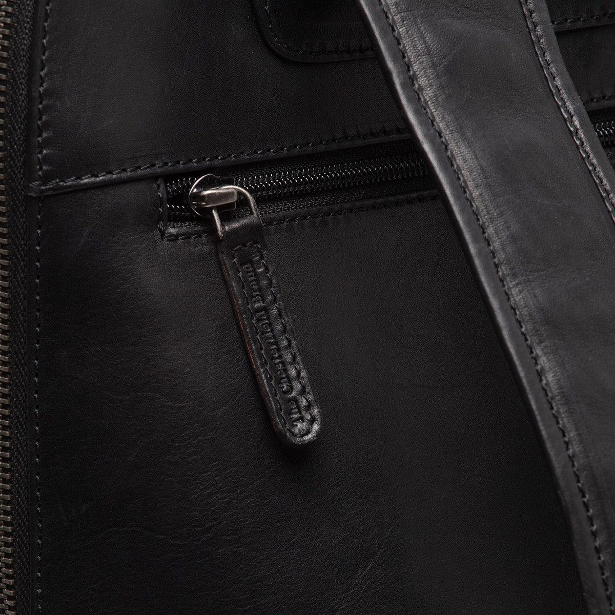 Vista interna Showing Dedicated Padded Laptop Sleeve &amp; Multi-Compartment Organization
